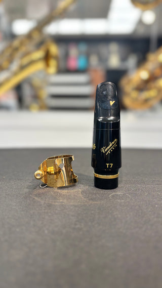 Bec Saxophone Ténor Vandoren V16 T7 avec Ligature Vandoren Optimum, Usagé